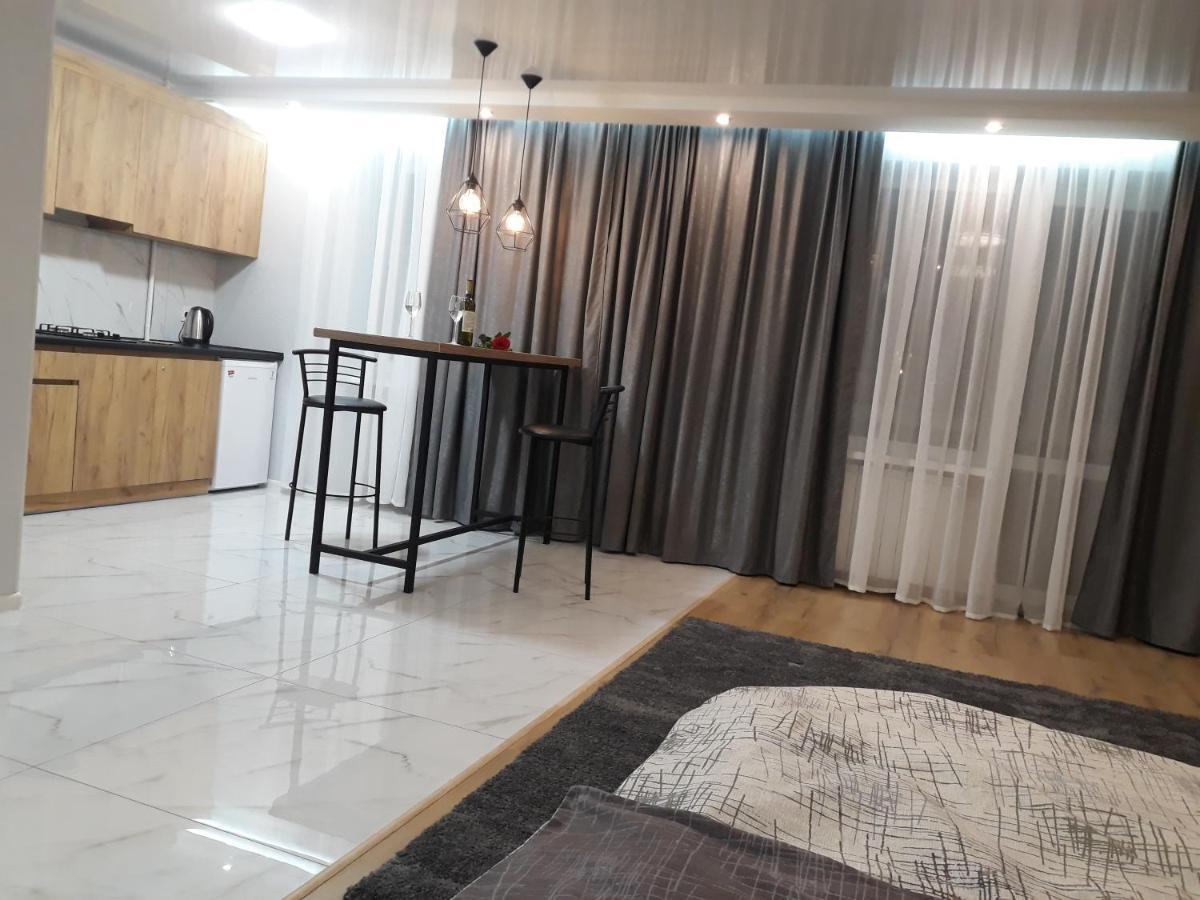 Апартаменты На Проспекте Почтовый Kryvyi Rih Exterior photo