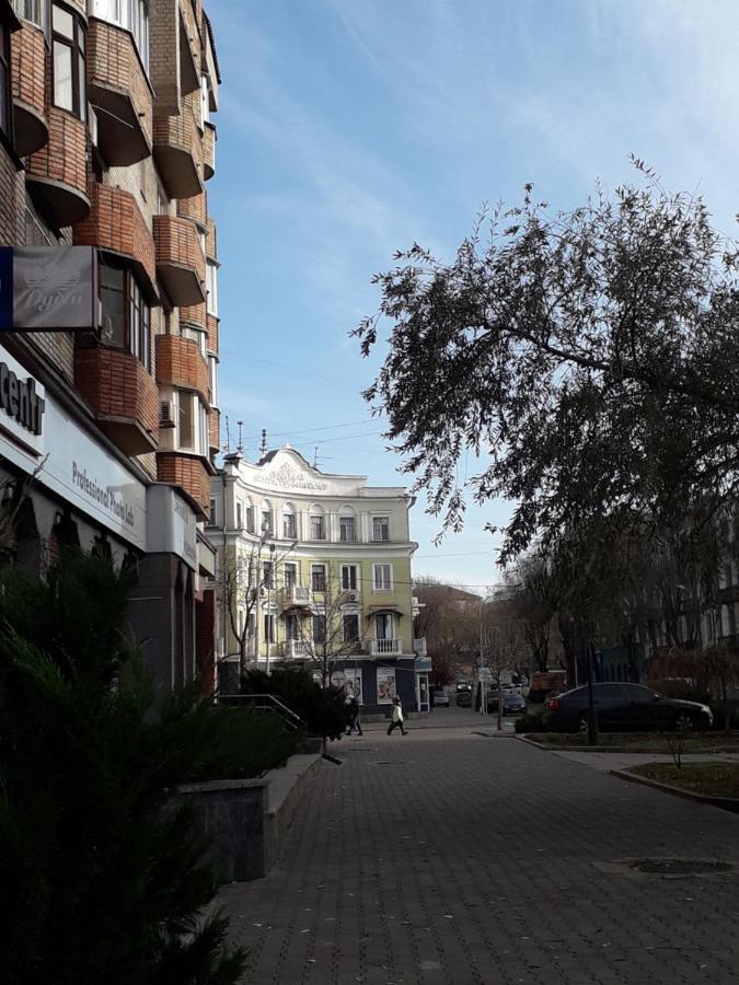 Апартаменты На Проспекте Почтовый Kryvyi Rih Exterior photo